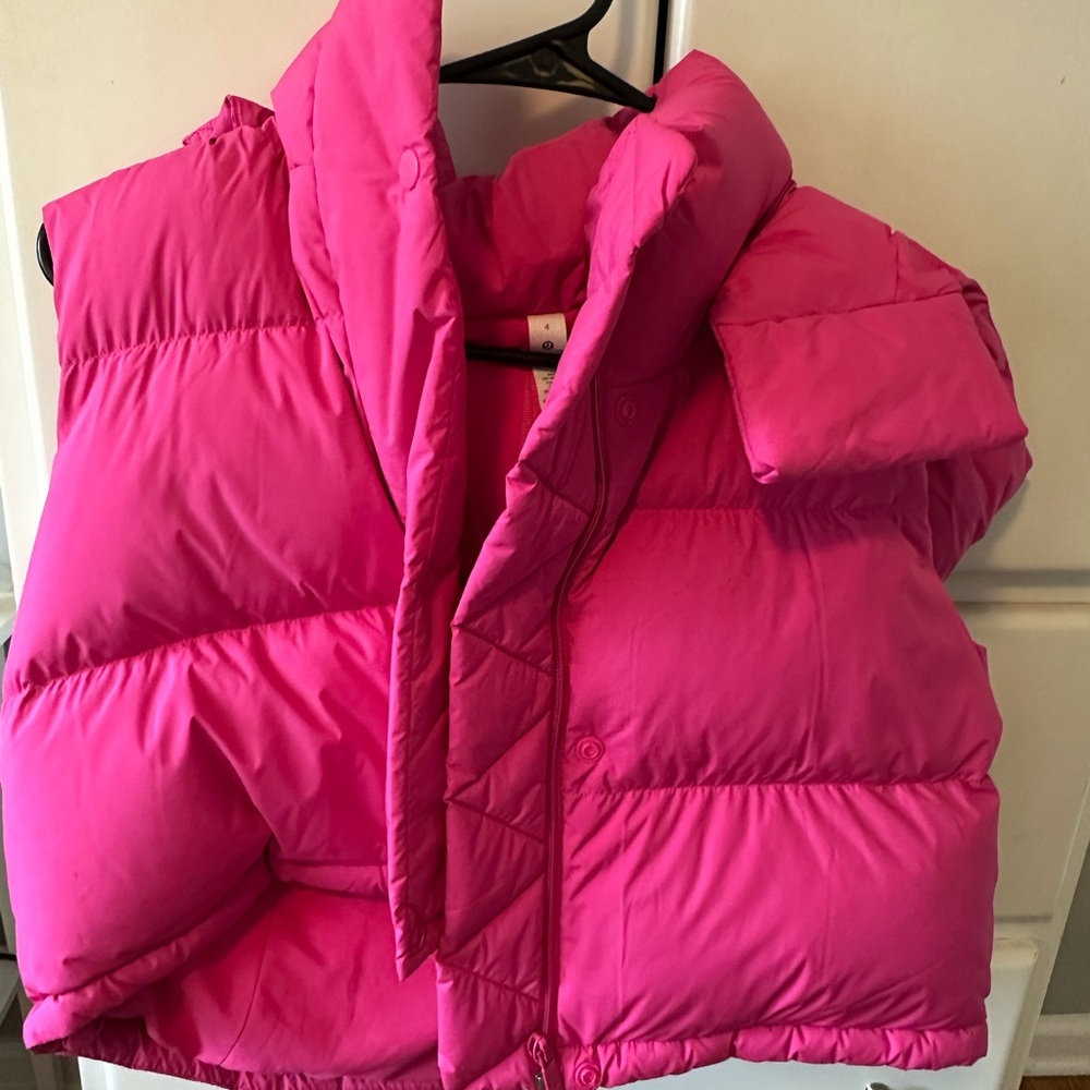 Lululemon Wunder Puff Super-Cropped Vest
Sonic Pink